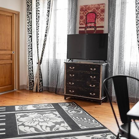 Au Nid De La Madeleine Bed & Breakfast Gaillac Bagian luar foto