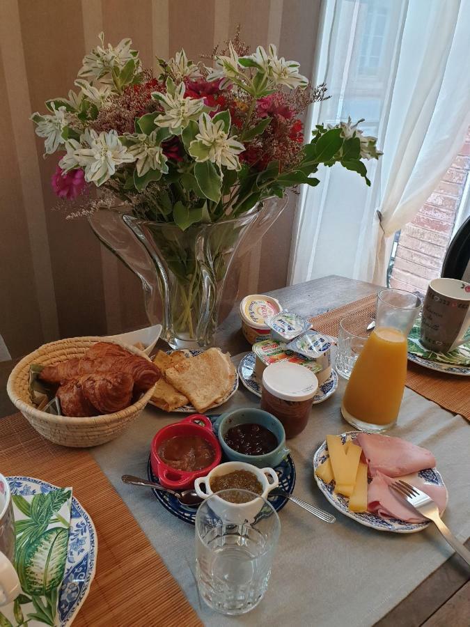 Au Nid De La Madeleine Bed & Breakfast Gaillac Bagian luar foto